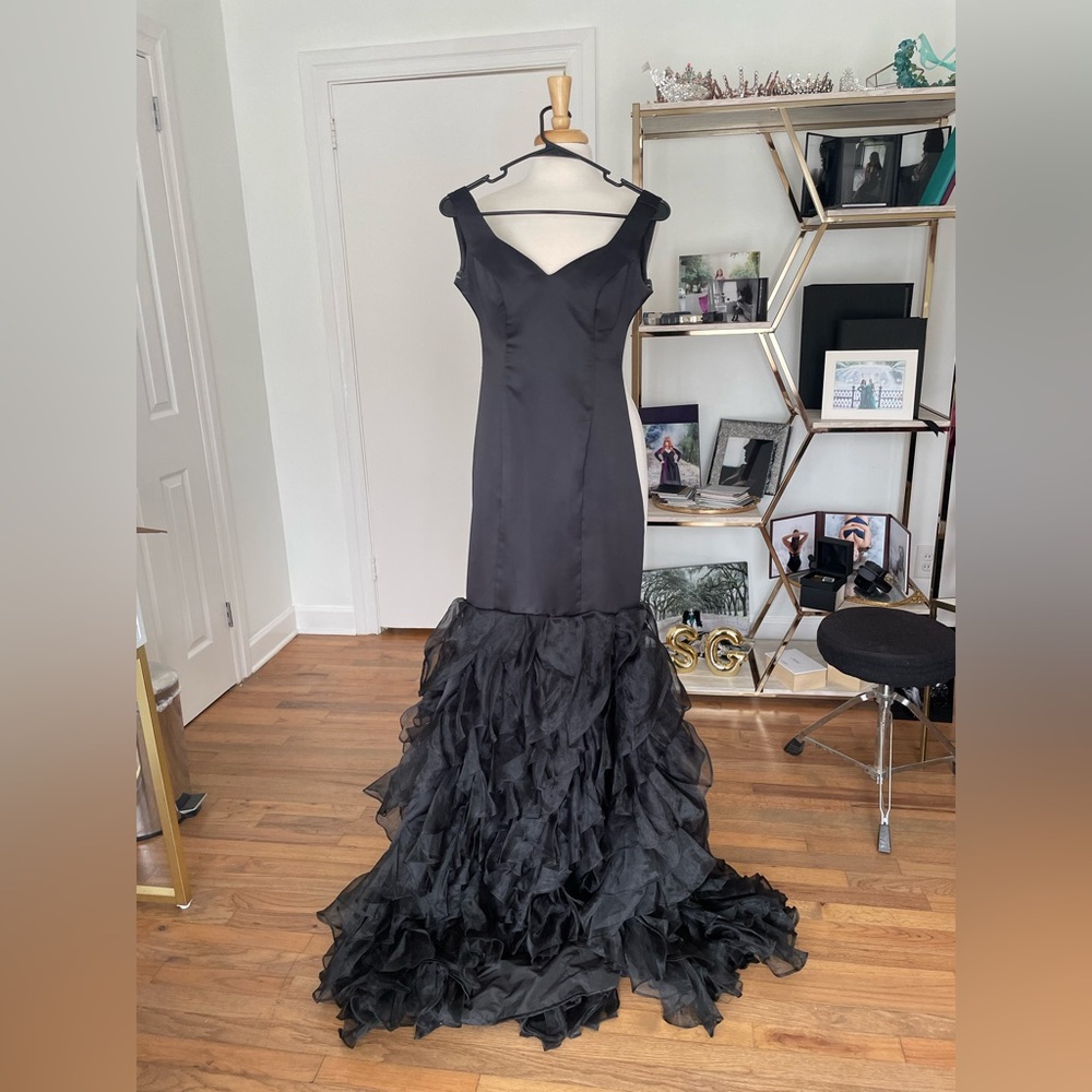 Black Mermaid Gown 00